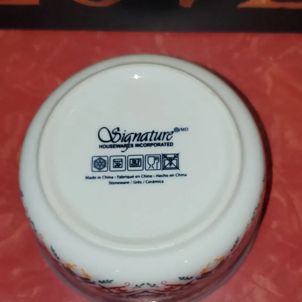 Signature Housewares Storage Bowl with Lid